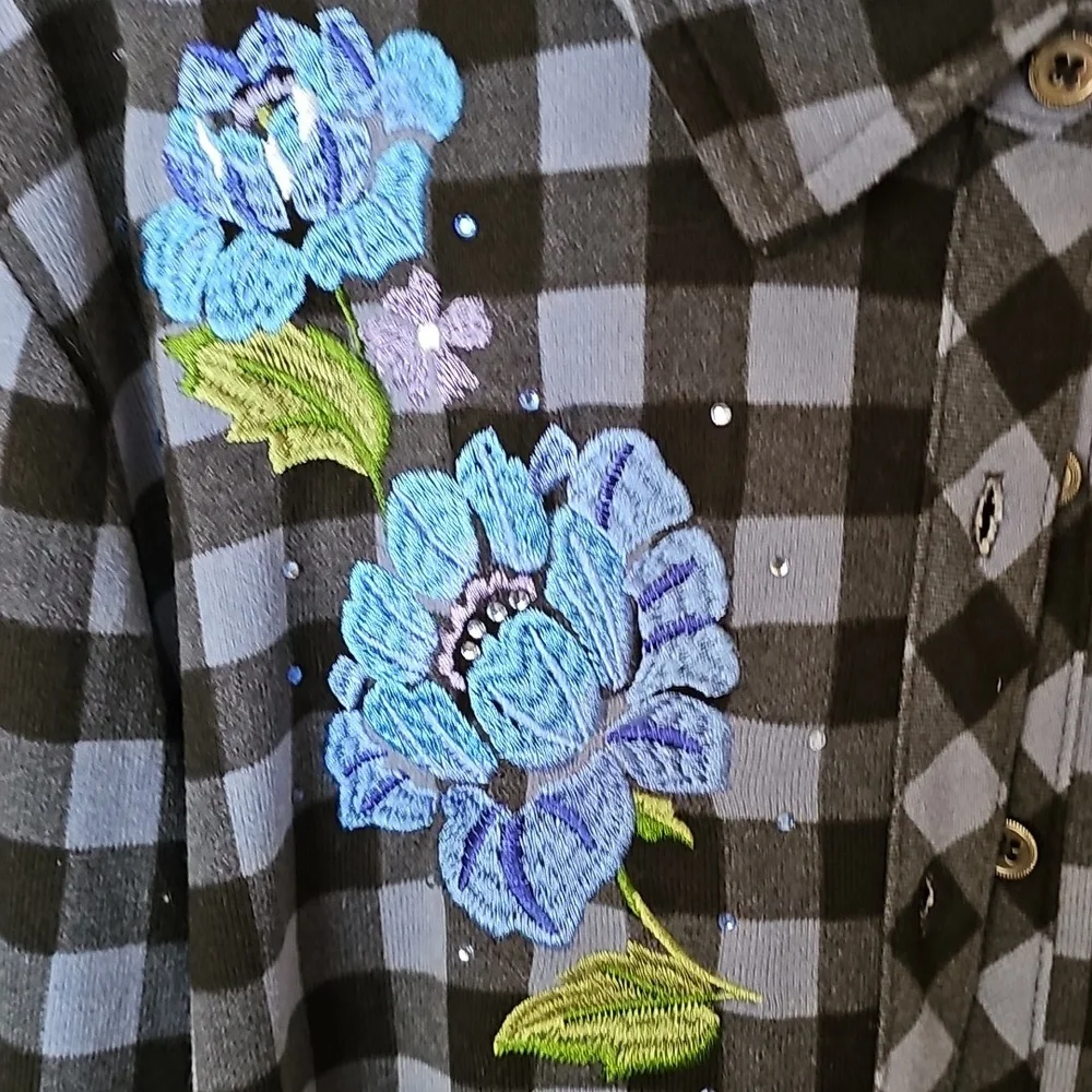 Quacker Factory Womens Purple Checkered Shirt with Floral Embroidery - Picture 4 of 10